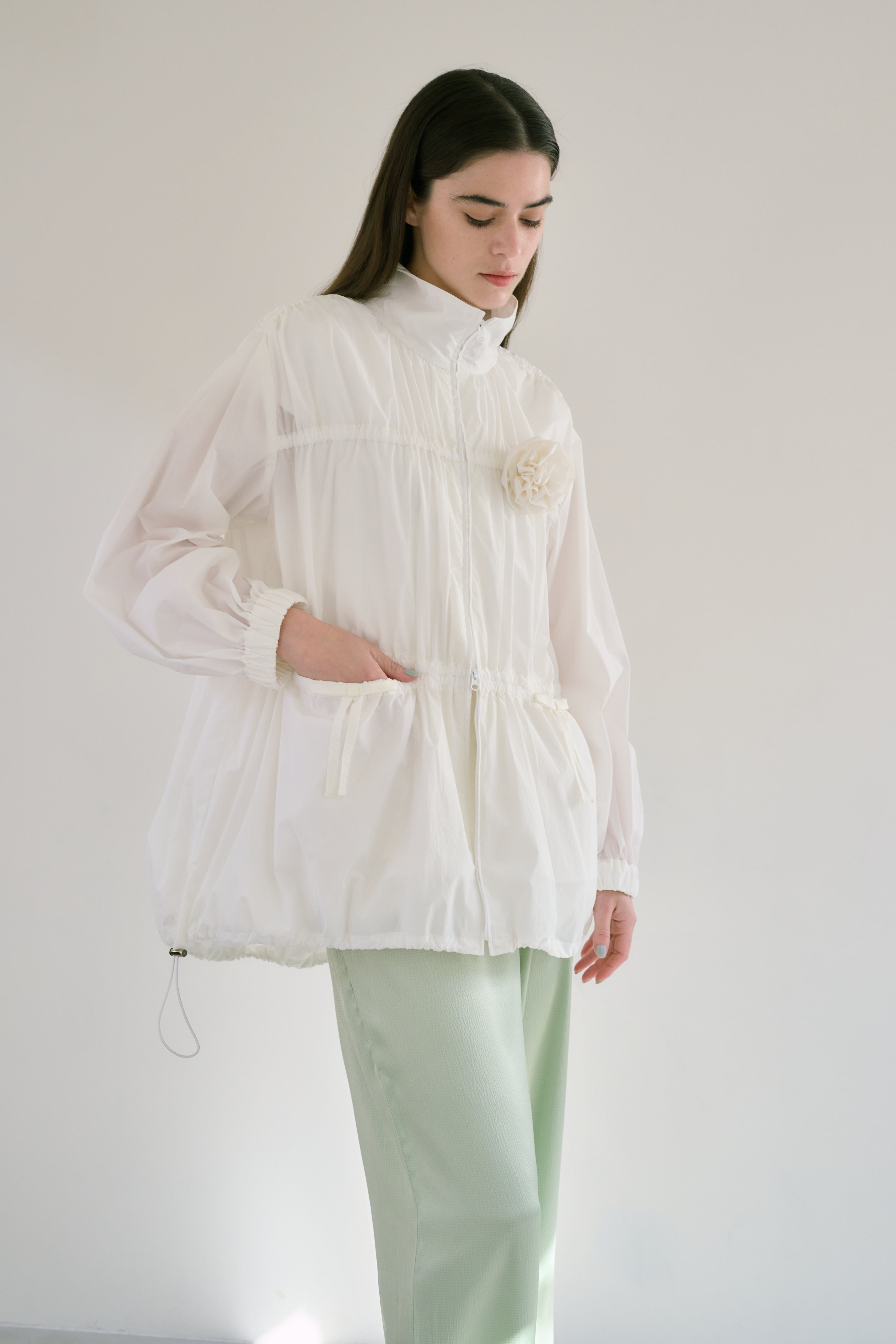 white_193a93f9-cb93-4cda-a51f-56423065862d.jpg